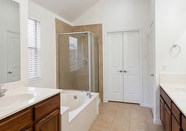 5940 Chisholm Trl — Photo 4