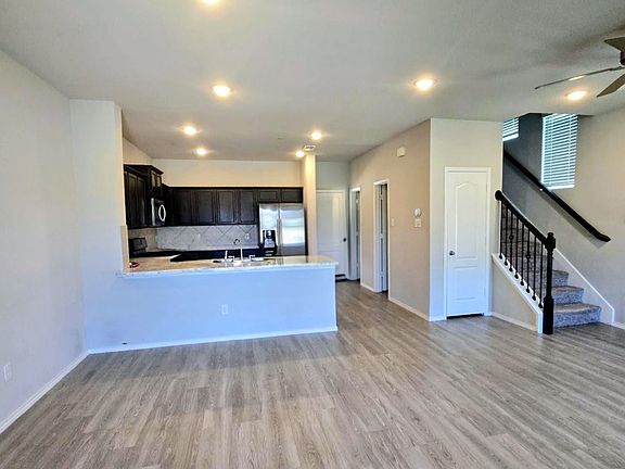 3rd image of 3931 Hometown Blvd