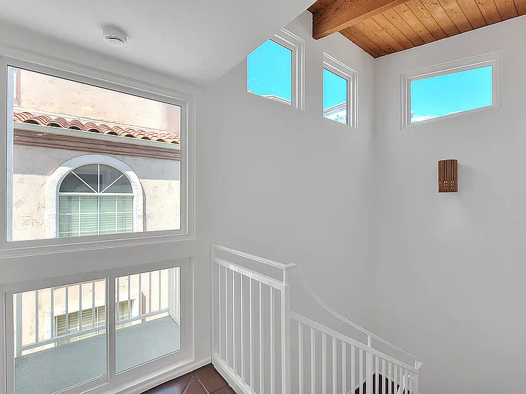 310 Bayview Dr — Photo 24