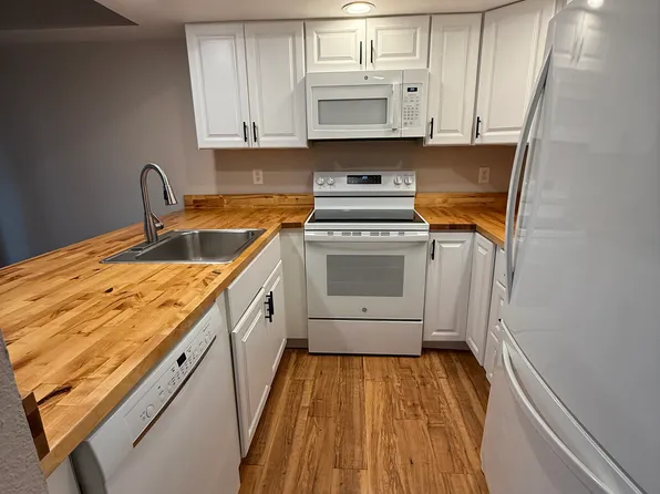 5362 Larkspur St, Anchorage, AK 99507