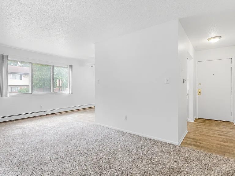 Hillcrest Club Apartments — Photo 86