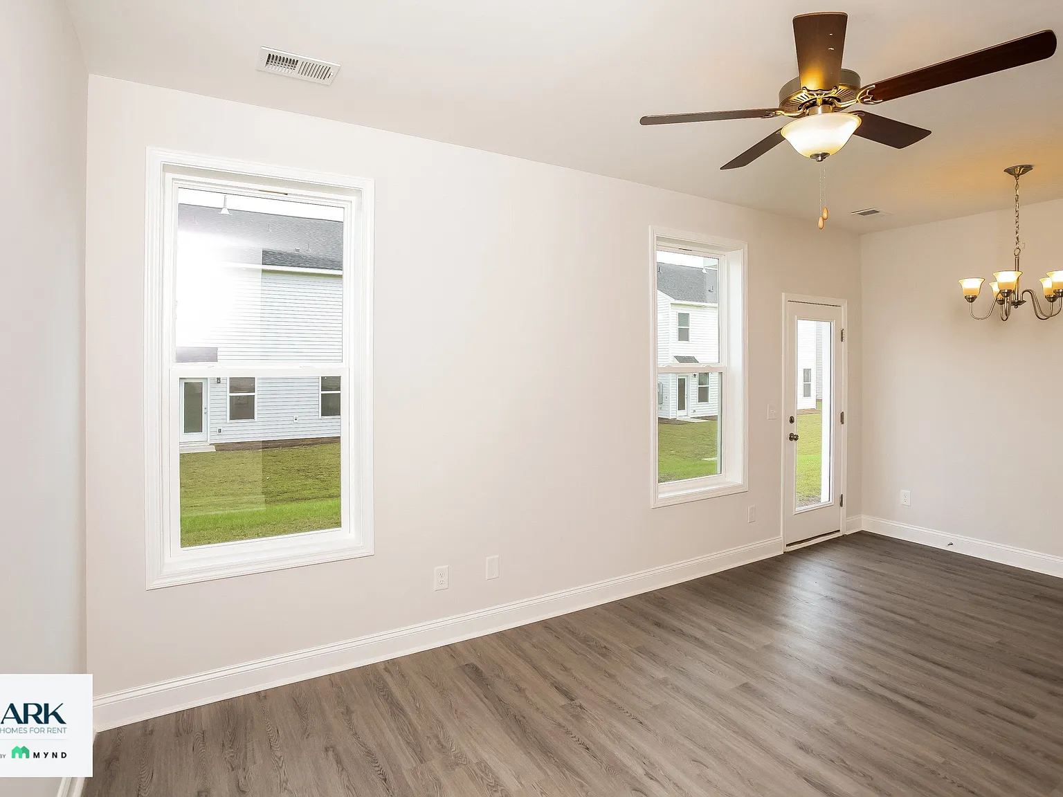 3 bed, 2.5 bath, 1350 sqft, $1,634 — Photo 4