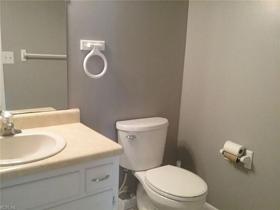 5th image of 209 Smith Dr