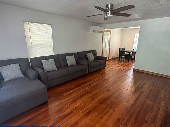 2nd image of 2020 Dyer St
