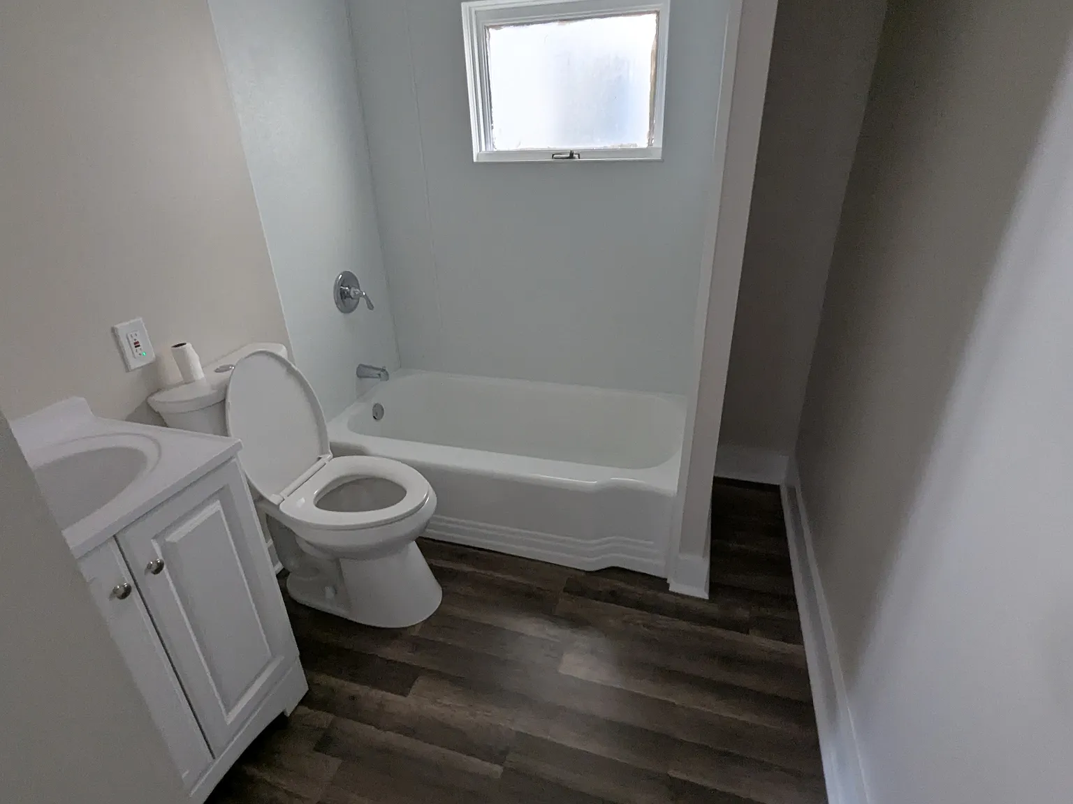 3 bed, 1100 sqft, $1,200 — Photo 4