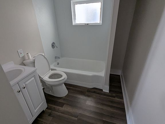 4th image of 68 Lill St #68