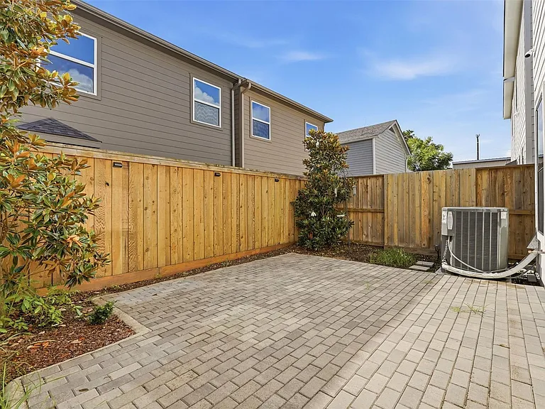 1435 Lawrence St — Photo 27
