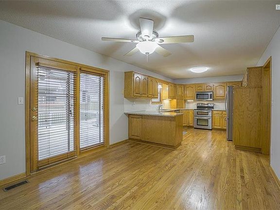 4th image of 22805 E 28th Terrace Ct