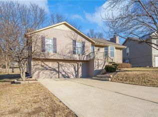 7 SW Whitlock Dr, Lees Summit, MO 64081