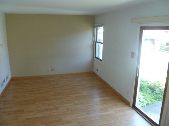 4th image of 39 S Stonington Dr