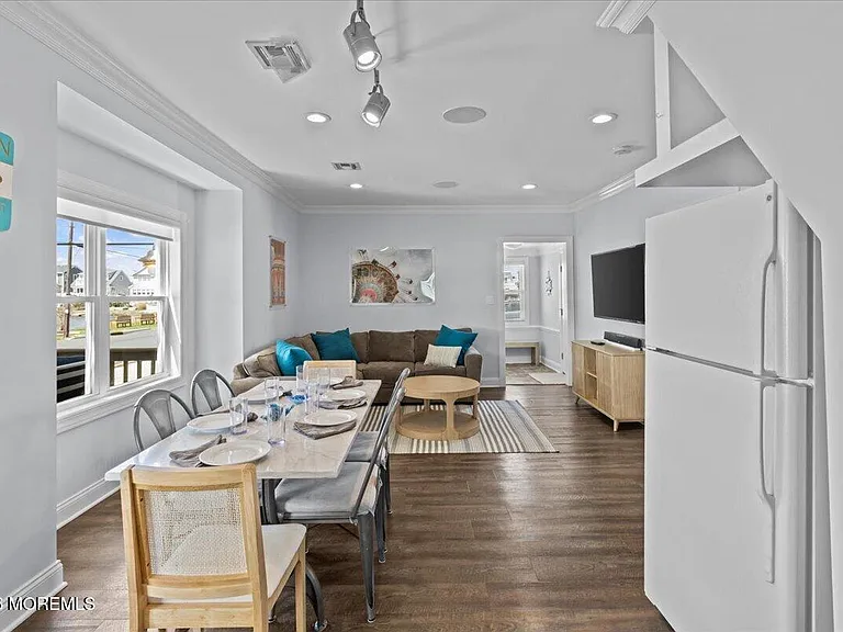 106 Makin Ave — Photo 10
