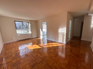 196-66 69th Ave #E, Fresh Meadows, NY 11365