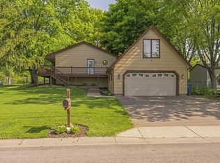 3310 Twin Lake Rd, Little Canada, MN 55127