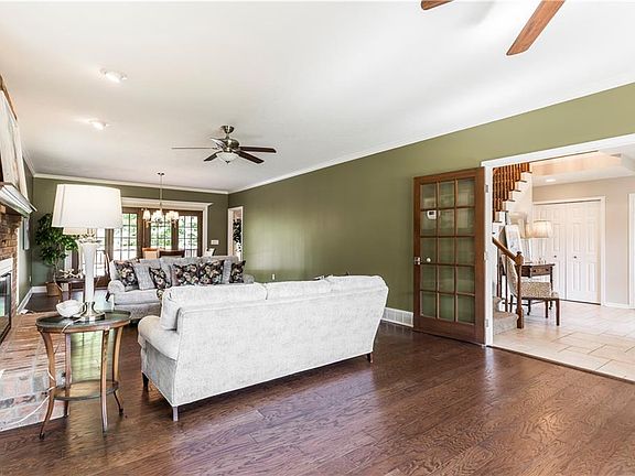 4th image of 5955 Castlehill Dr