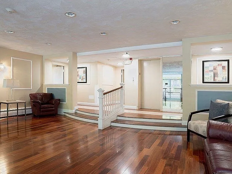 50 Green St #214 — Photo 2