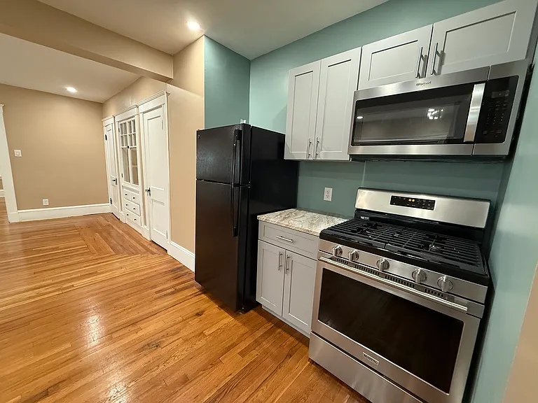4029 Washington St #1-R — Photo 2