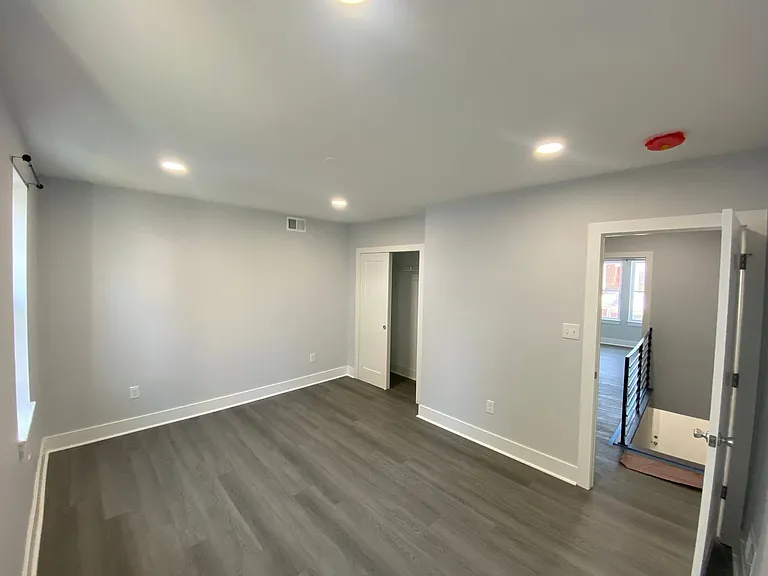1111 S Peach St — Photo 9