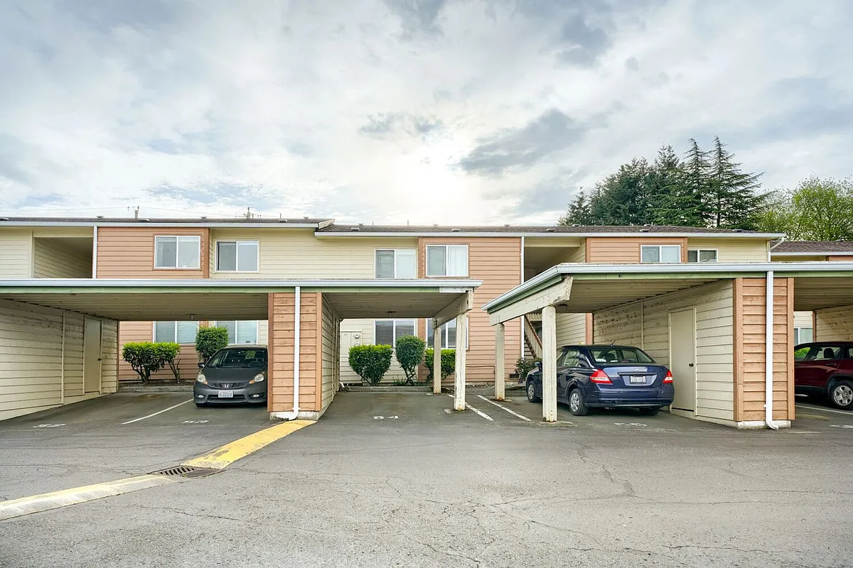 Building Photo - 23613 112th Ave SE #J103