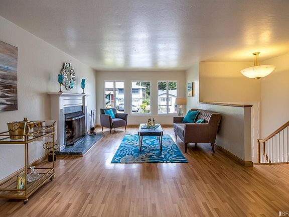 5th image of 1061 Everglades Dr