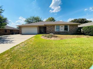 1305 Mossburg Dr, Bedford, TX 76022