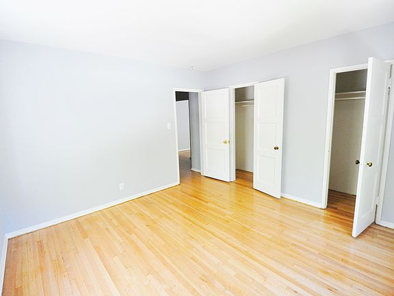 3rd image of 10919 Camarillo St