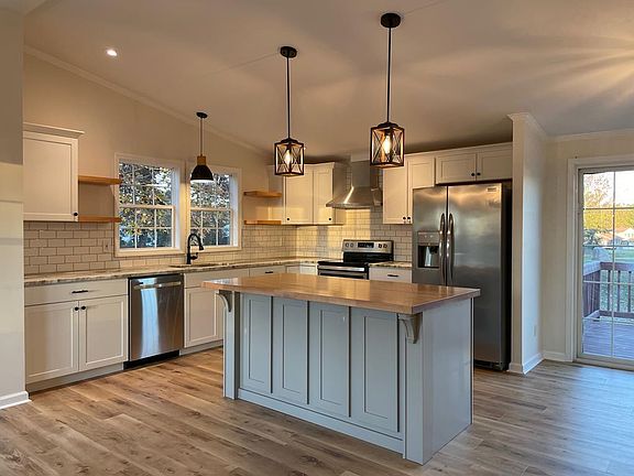 2nd image of 85 Tulip Dr