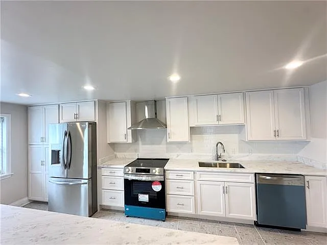 3 bed, 2.5 bath, 1500 sqft, $2,100 — Photo 2