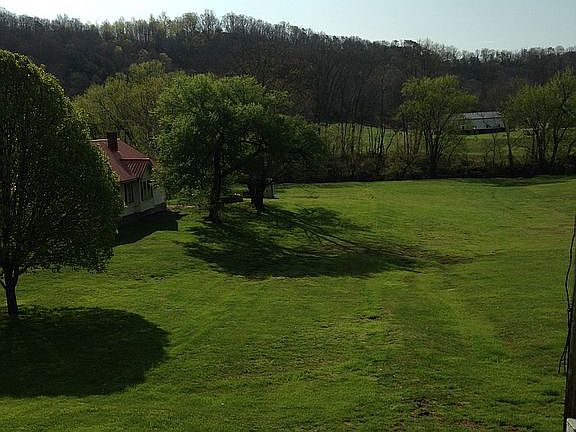 2nd image of 9022 Parkersburg Rd