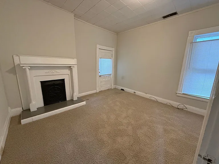 376 Park Ave — Photo 41