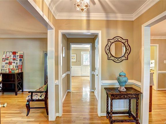 3rd image of 1613 Swinton Ln