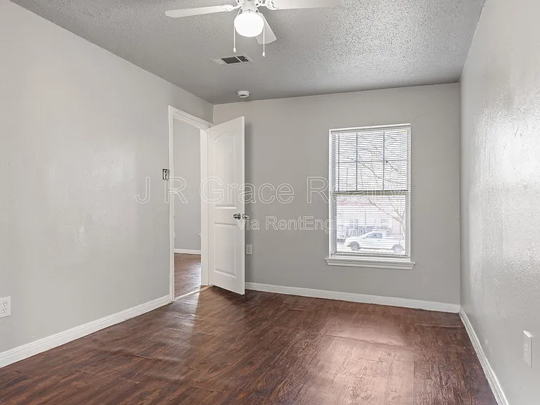 1720 Webster Ave — Photo 6