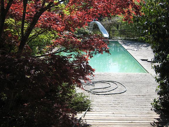 Swimming Pool/Hot Tub
