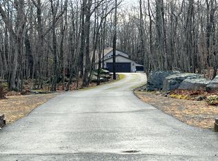 191 Cranberry Ridge Dr, Milford, PA 18337
