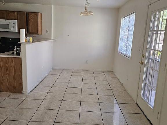 4th image of 2500 Adelante Ave