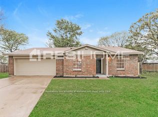 913 Pepperidge Ct, Lancaster, TX 75134