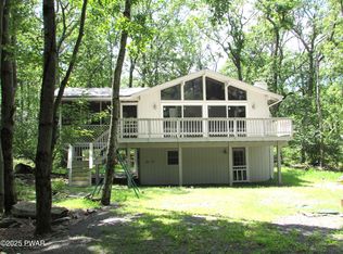 129 Long Ridge Dr, Hawley, PA 18428