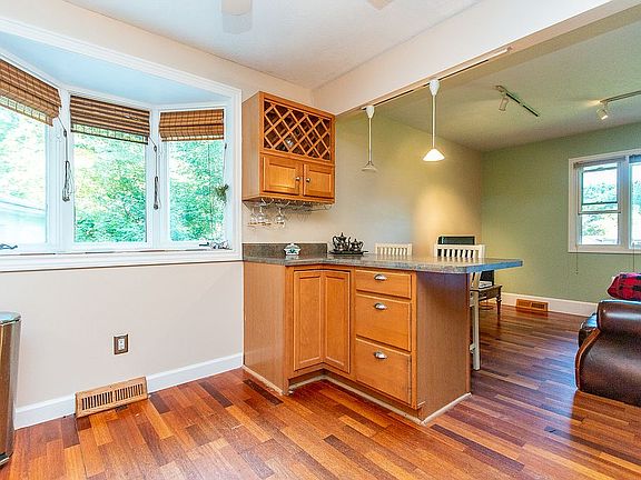 4th image of 311 Robertson Ave