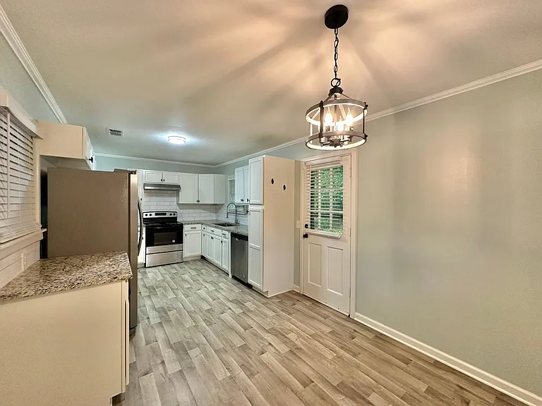 1121 Elizabeth Dr — Photo 9