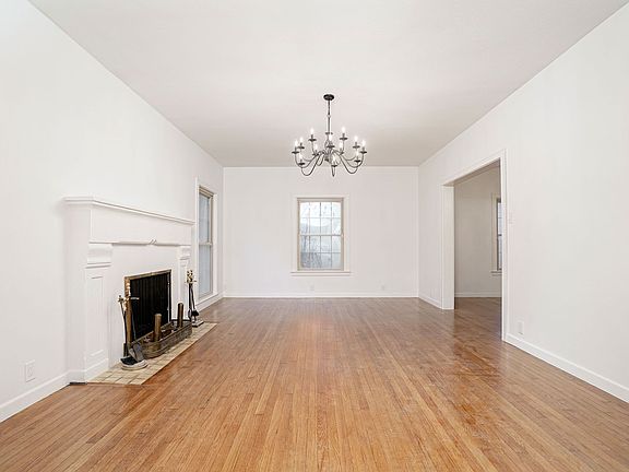 5th image of 126 Stanford Dr