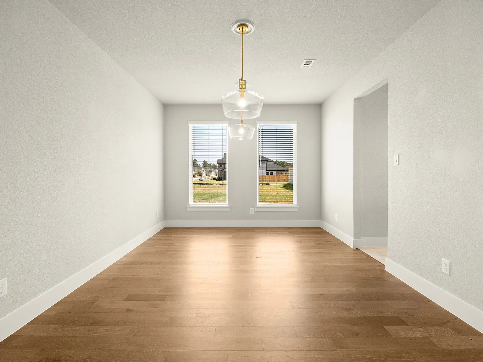 6 bed, 3.5 bath, 4029 sqft, $3,995 — Photo 4
