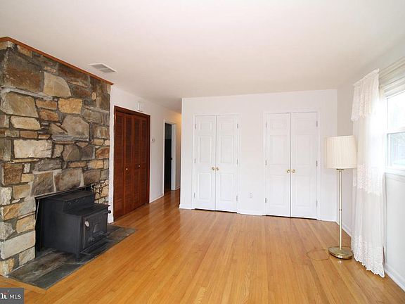 5th image of 15914 Smithey Dr