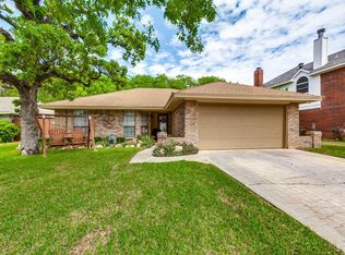 2141 Chapel Downs Dr, Arlington, TX 76017