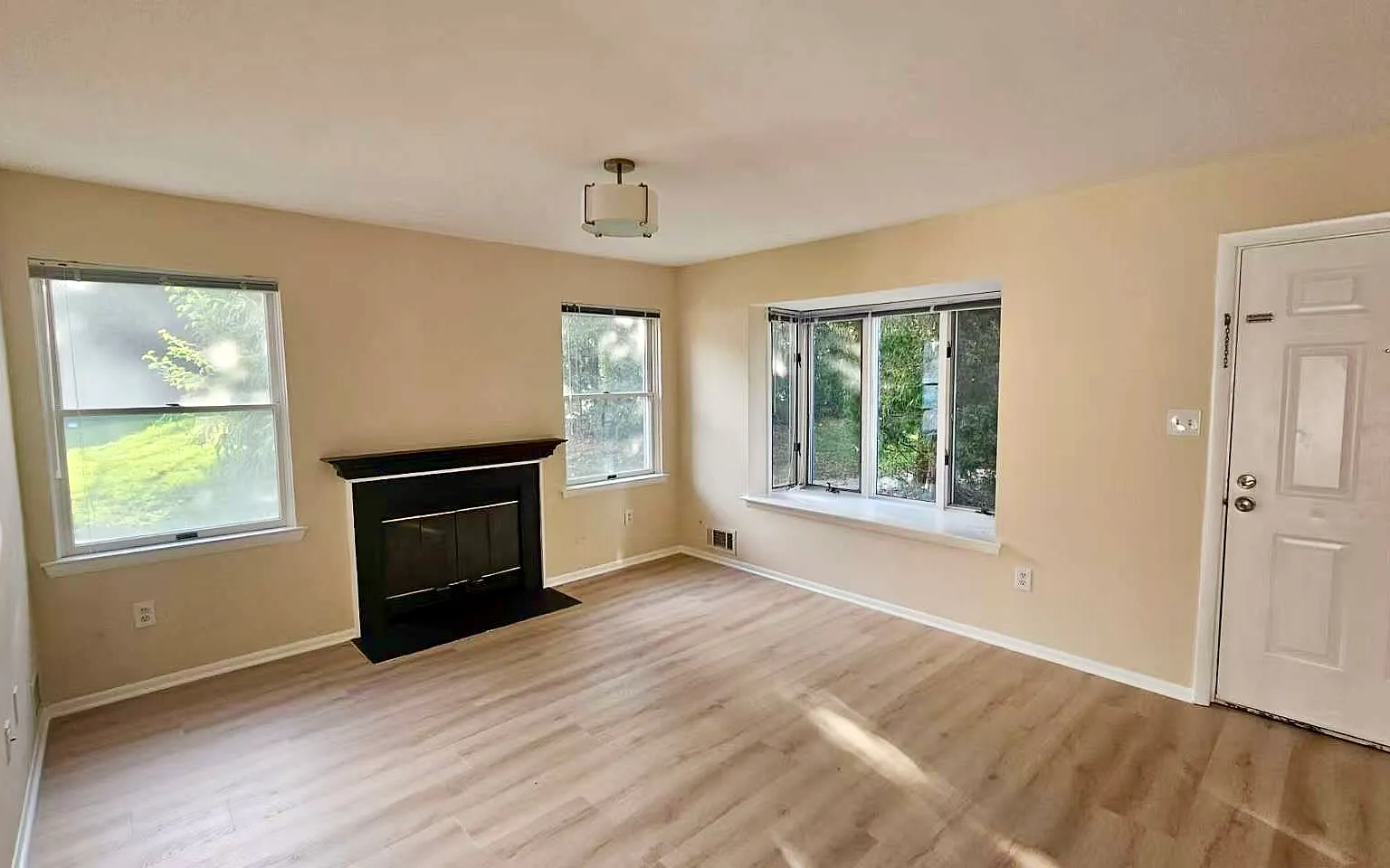 2 bed, 1.5 bath, 1120 sqft, $2,900 — Photo 3
