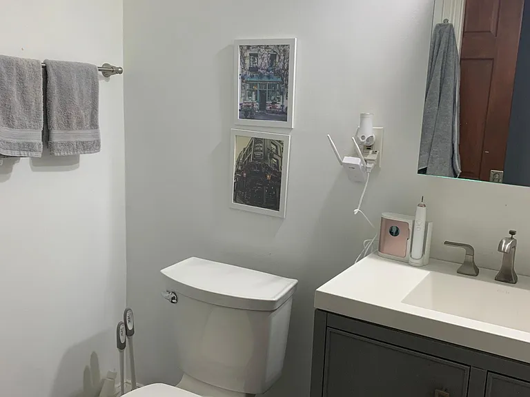 546 E 4th St #3 — Photo 14