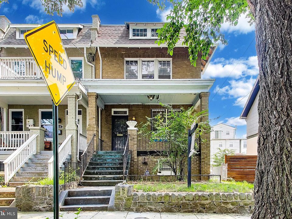 1st image of 1309 S St SE