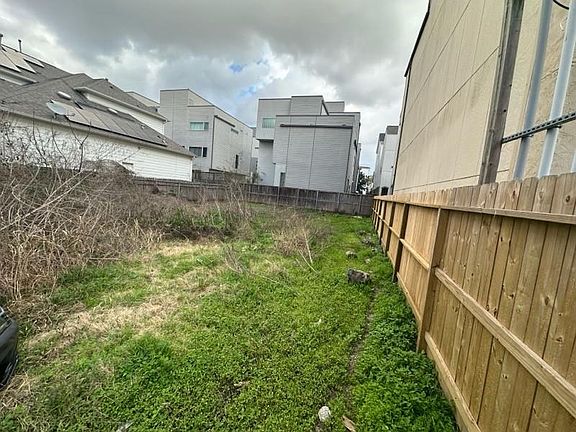 4th image of 2308 Bevis St
