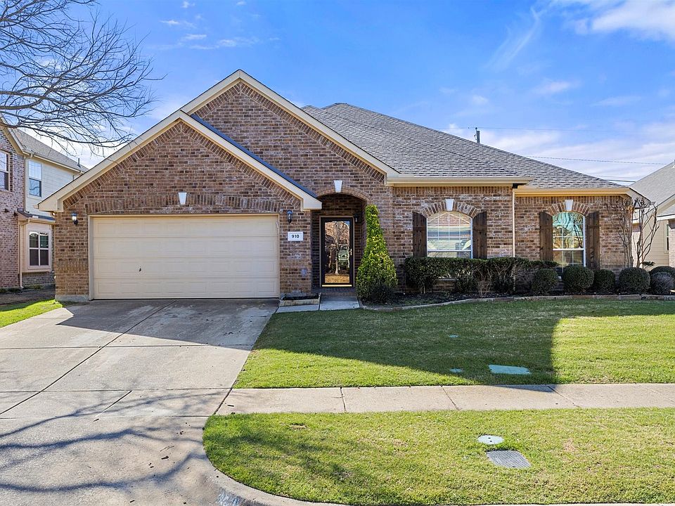 1st image of 910 Fieldstone Dr