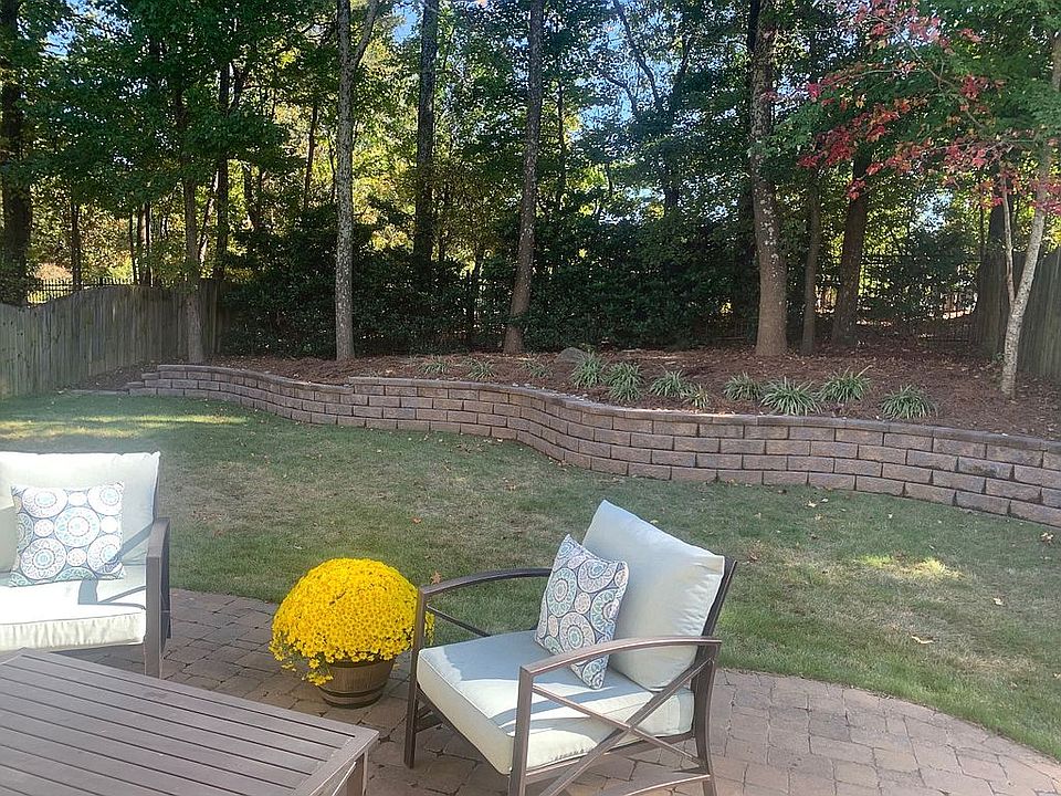 2nd image of 2047 Hatteras Way NW