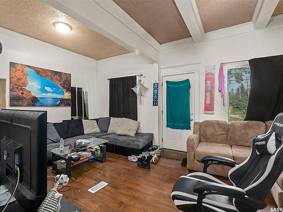 2nd image of 1313 6th AVENUE W