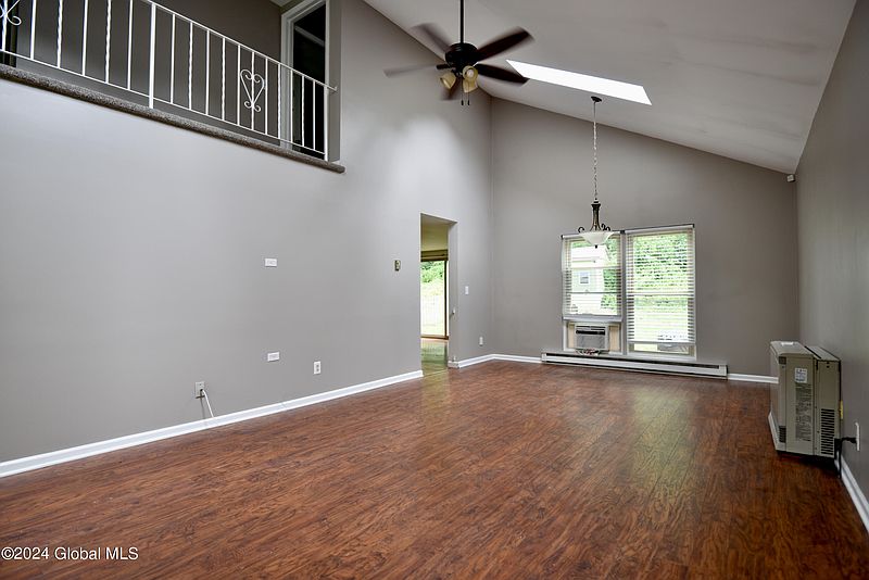 5th image of 35 Thimbleberry Road